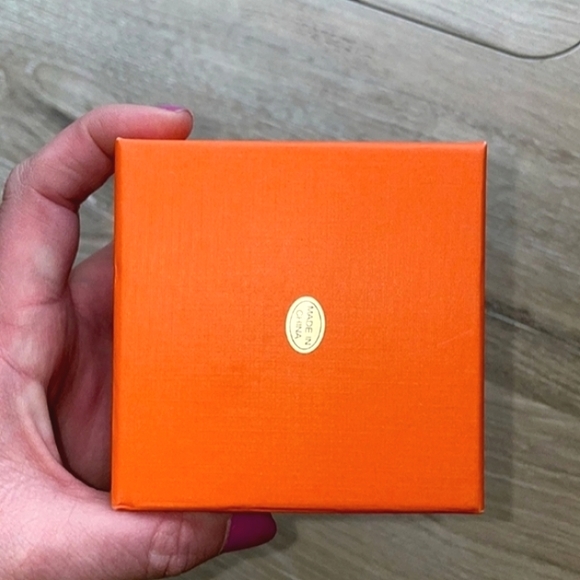 🎃 C&C California Candy Skull Post Earrings in Gold-tone NIB - Picture 4 of 8